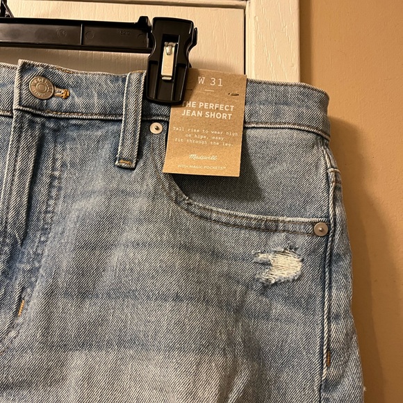 NWT Size 31  Madewell  The Perfect Jean Short in Fiore Wash: Destroyed Edition - Picture 8 of 8